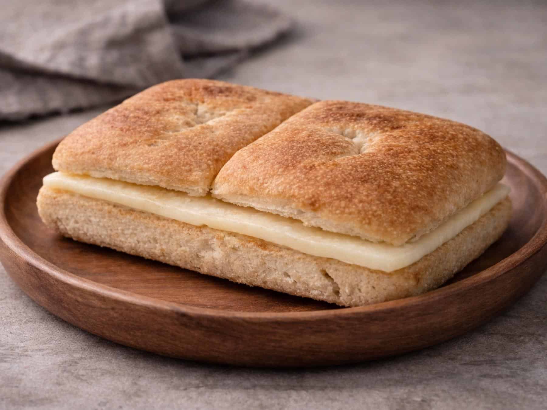 PUB6007 Whole Grain Ciabatta Slider with Mozzarella Cheese (IW)