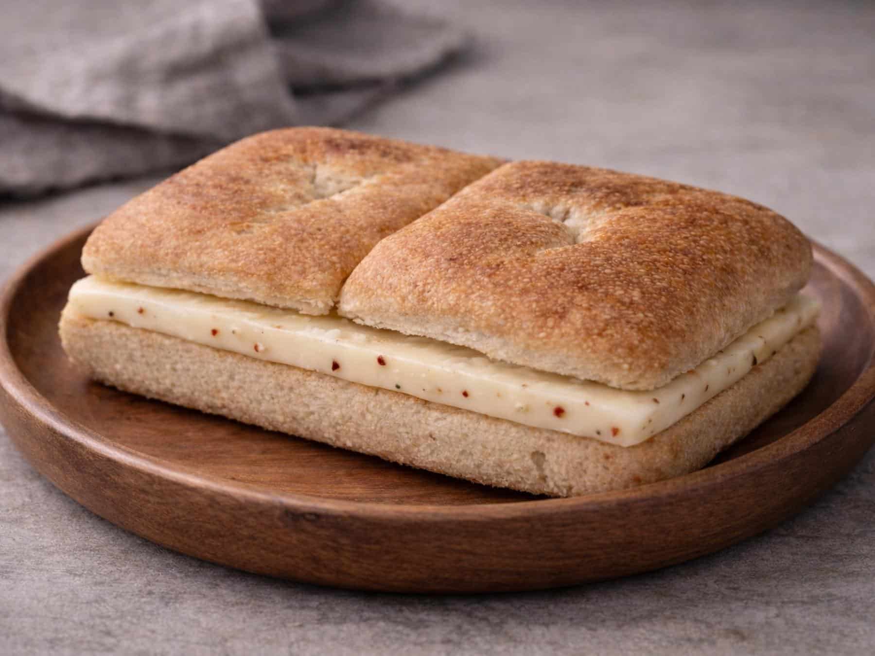 PUB6009 Whole Grain Ciabatta Slider with Pepper Jack Cheese (IW)
